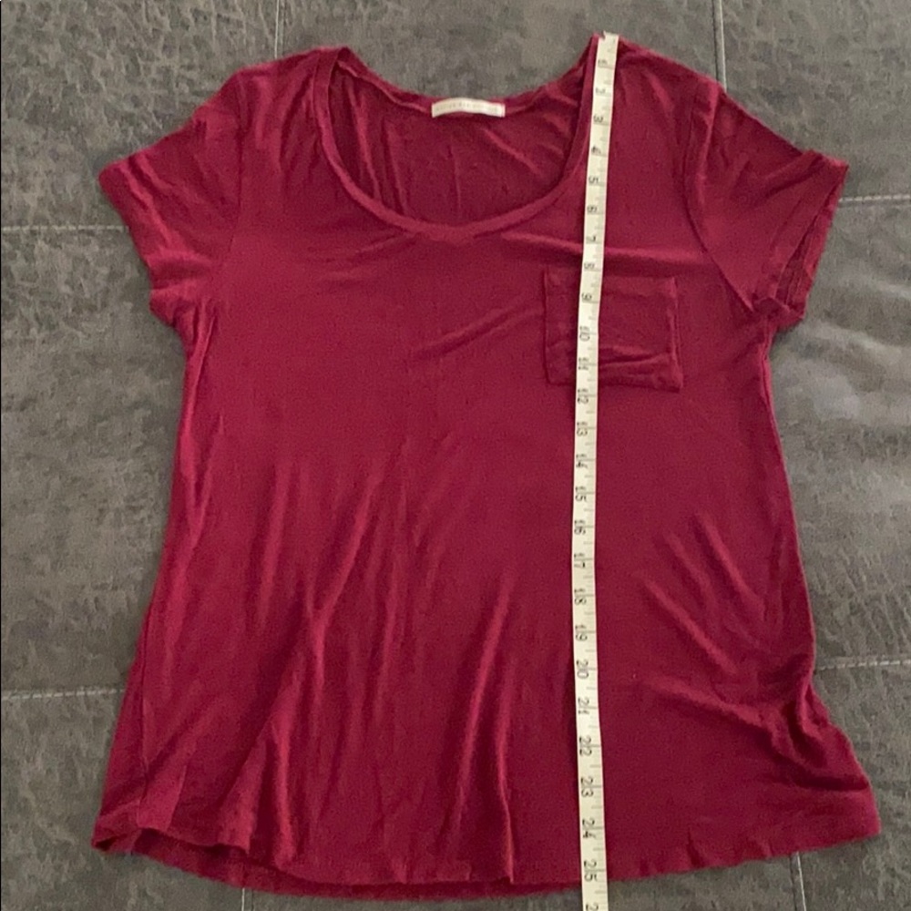 Rounded v-neck pocket tee - Picture 4 of 5